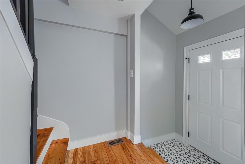 1 Short St Place Boston, MA 02129 - Photo 7 of 21 a view of bathroom