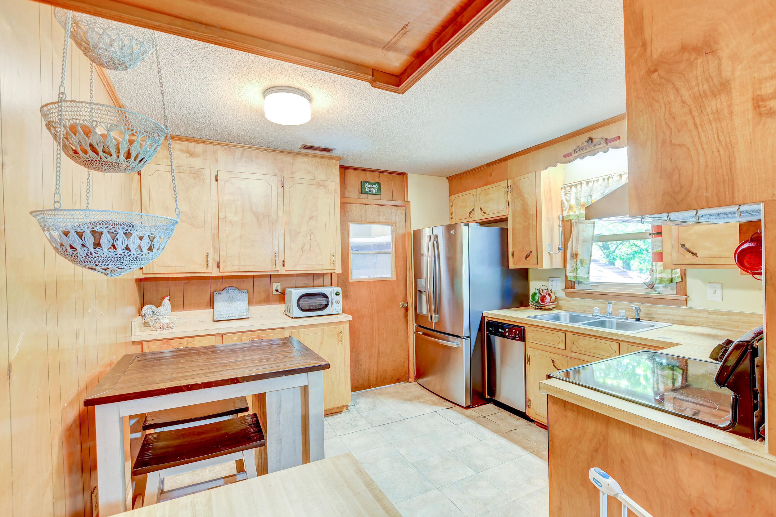 212 Arbor Road Summerville, SC 29485 - Photo 6 of 36 DSC_1609_10_11_12_13