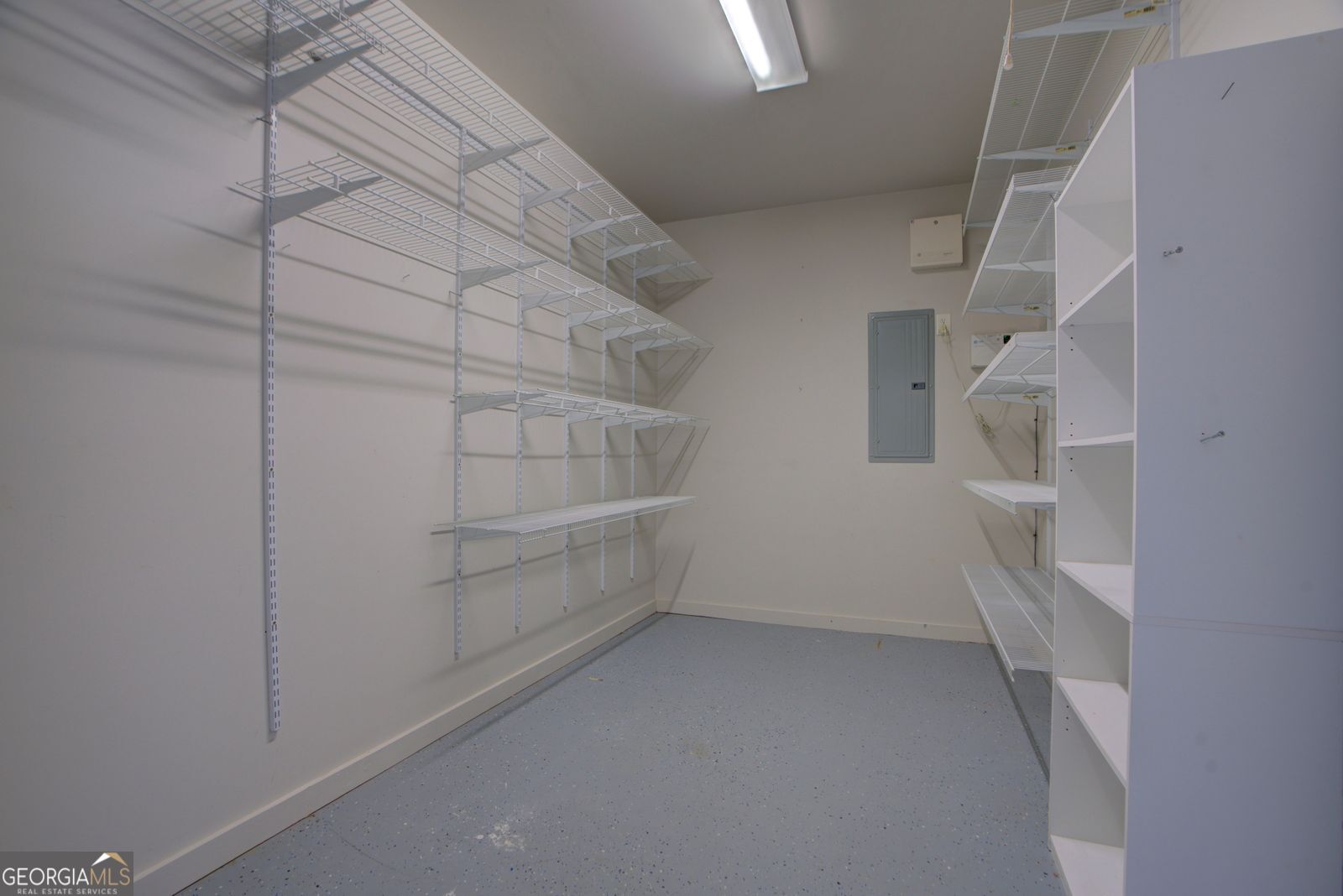 115 Carriage Way Southeast Rome, GA 30161 - Photo 29 of 39 a view of an empty walk in closet