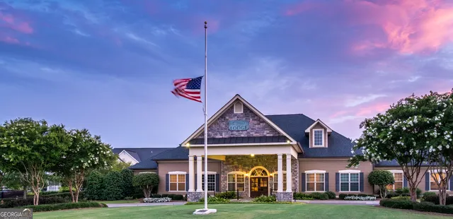 a view of a tennis court