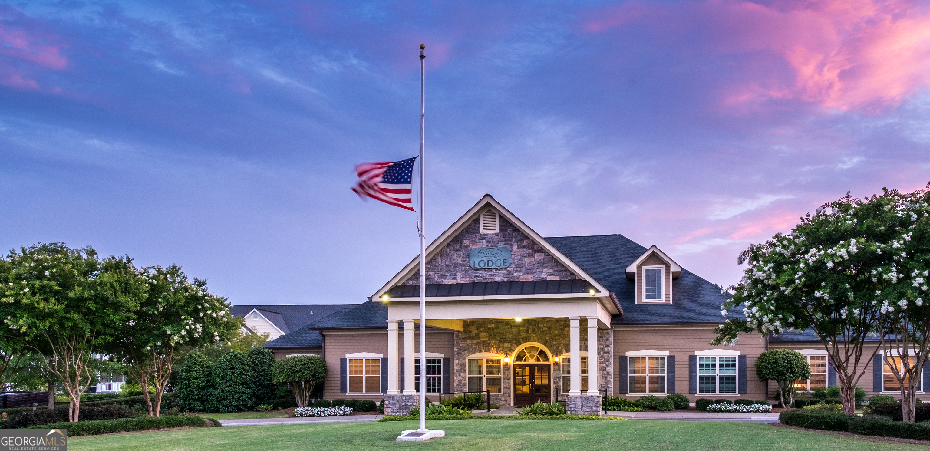 115 Carriage Way Southeast Rome, GA 30161 - Photo 33 of 39 a front view of a house with a garden