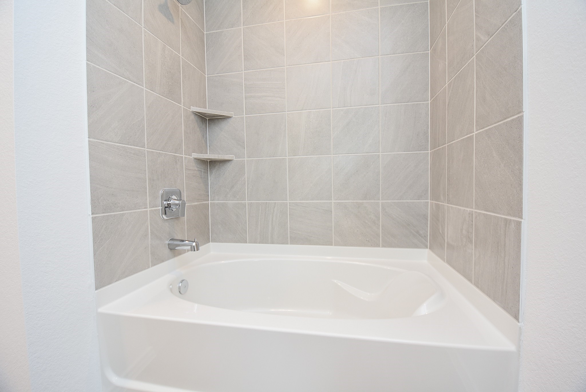 5735 Sycamore Glen Dr Spring Spring, TX 77373 - Photo 16 of 26 a bathroom with a bathtub