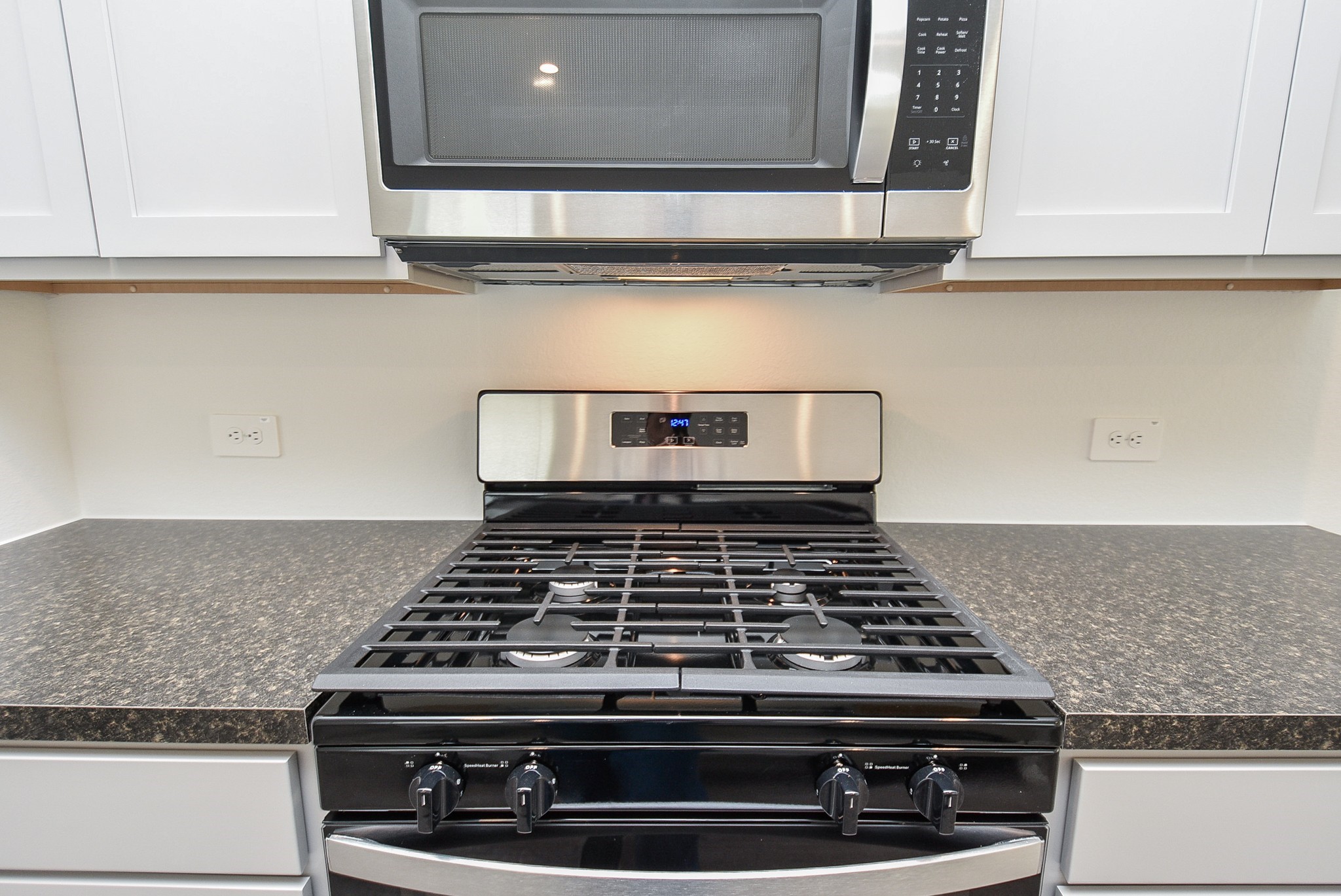 5735 Sycamore Glen Dr Spring Spring, TX 77373 - Photo 7 of 26 a stove top oven sitting inside of a kitchen