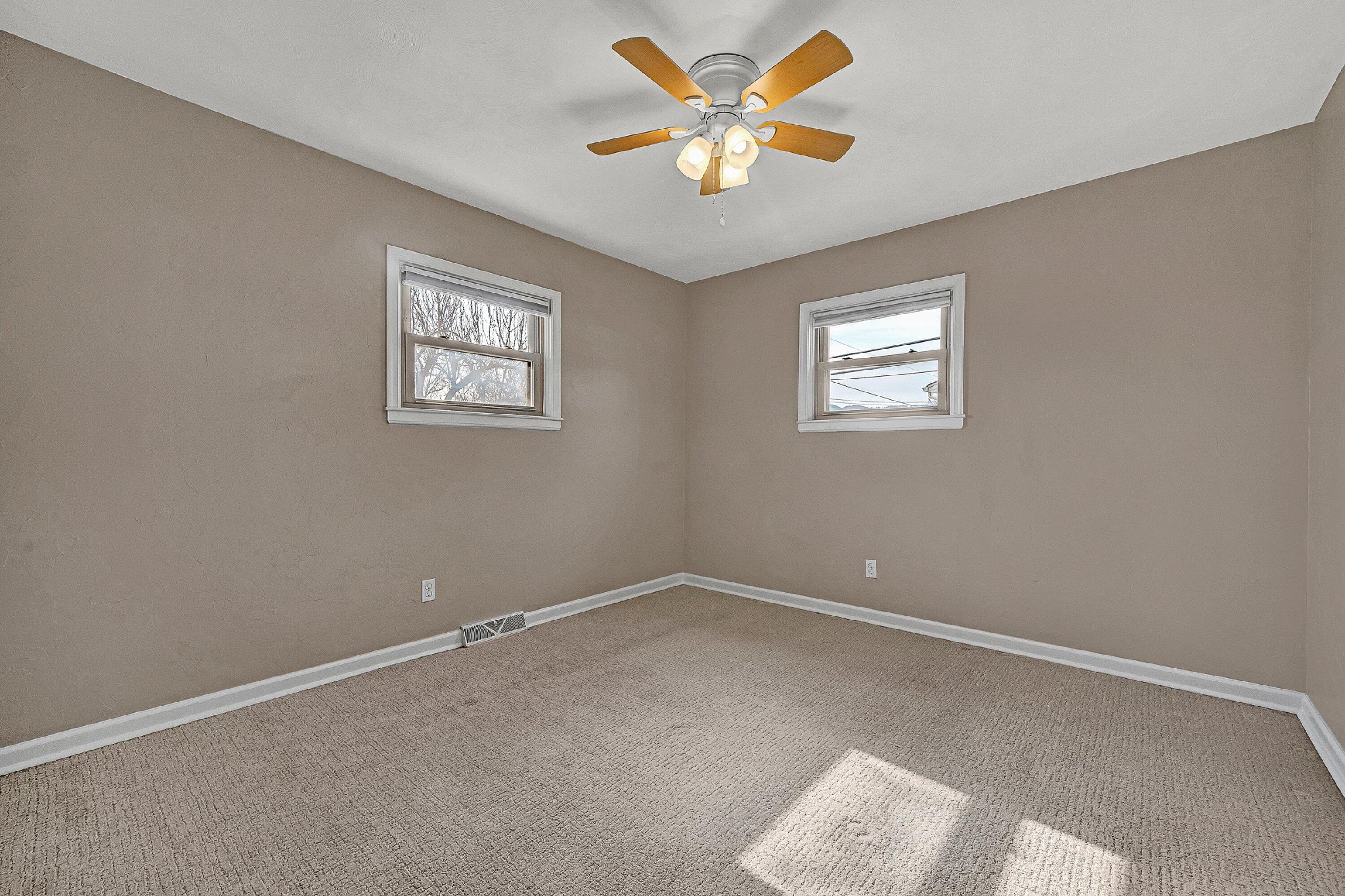 405 Diamond Road Salem, VA 24153 - Photo 17 of 28 an empty room with a window
