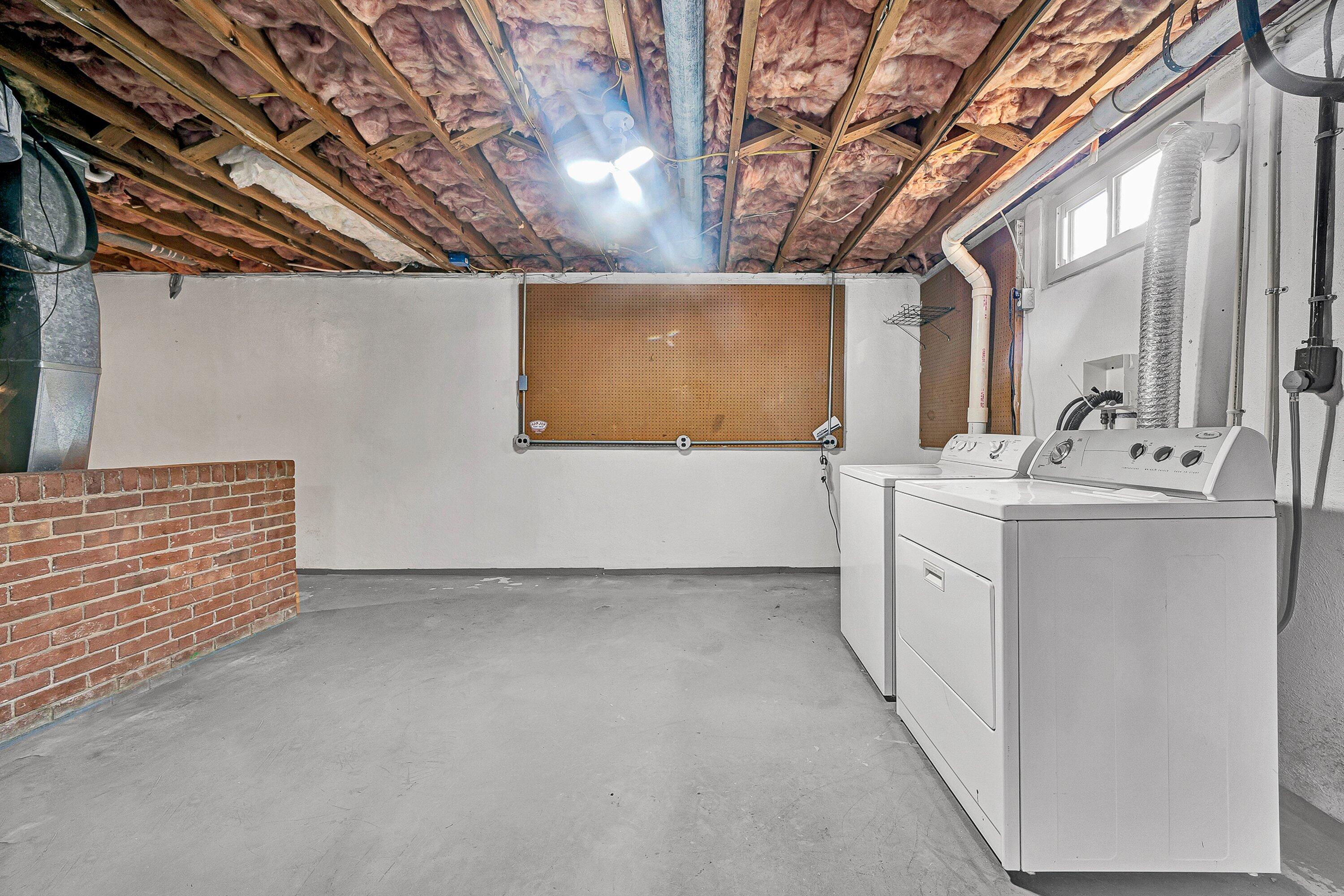 405 Diamond Road Salem, VA 24153 - Photo 21 of 28 a view of utility room