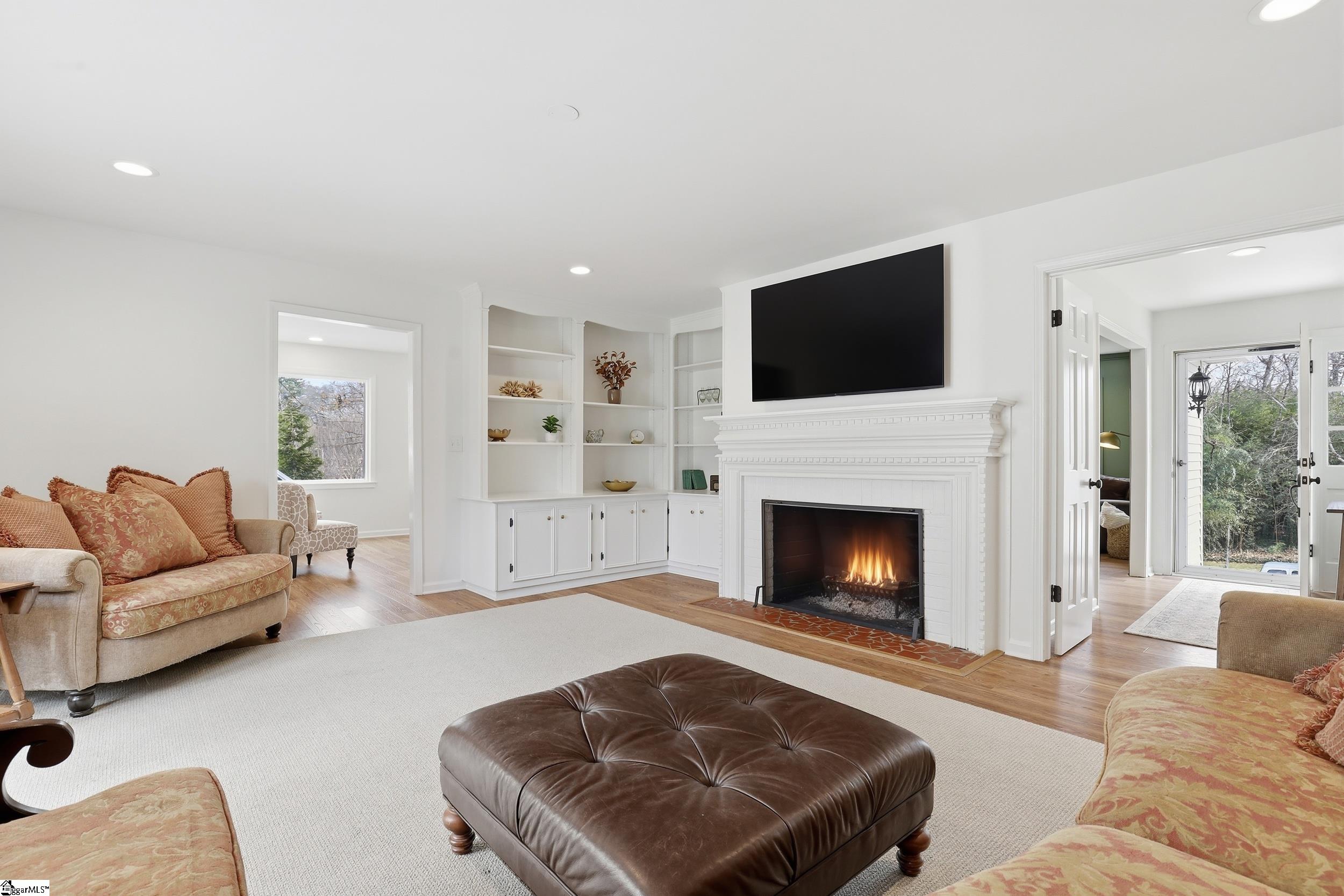 402 Foxcroft Road Greenville, SC 29615 - Photo 6 of 44