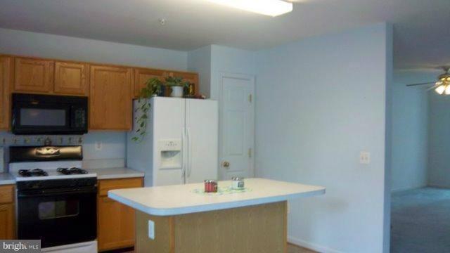 622 Howards Loop Annapolis, MD 21401 - Photo 8 of 10 with Breakfast Bar