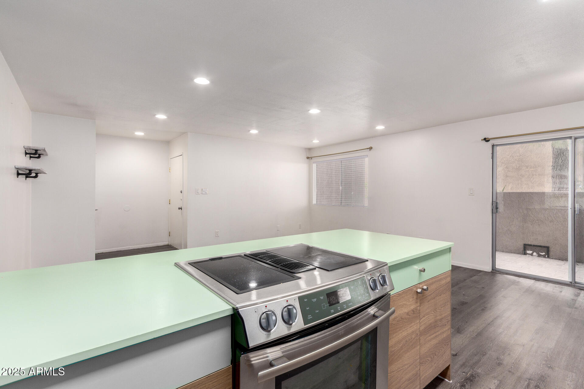 5525 East Thomas Road, Unit C1 Phoenix, AZ 85018 - Photo 12 of 27 14 - Thomas