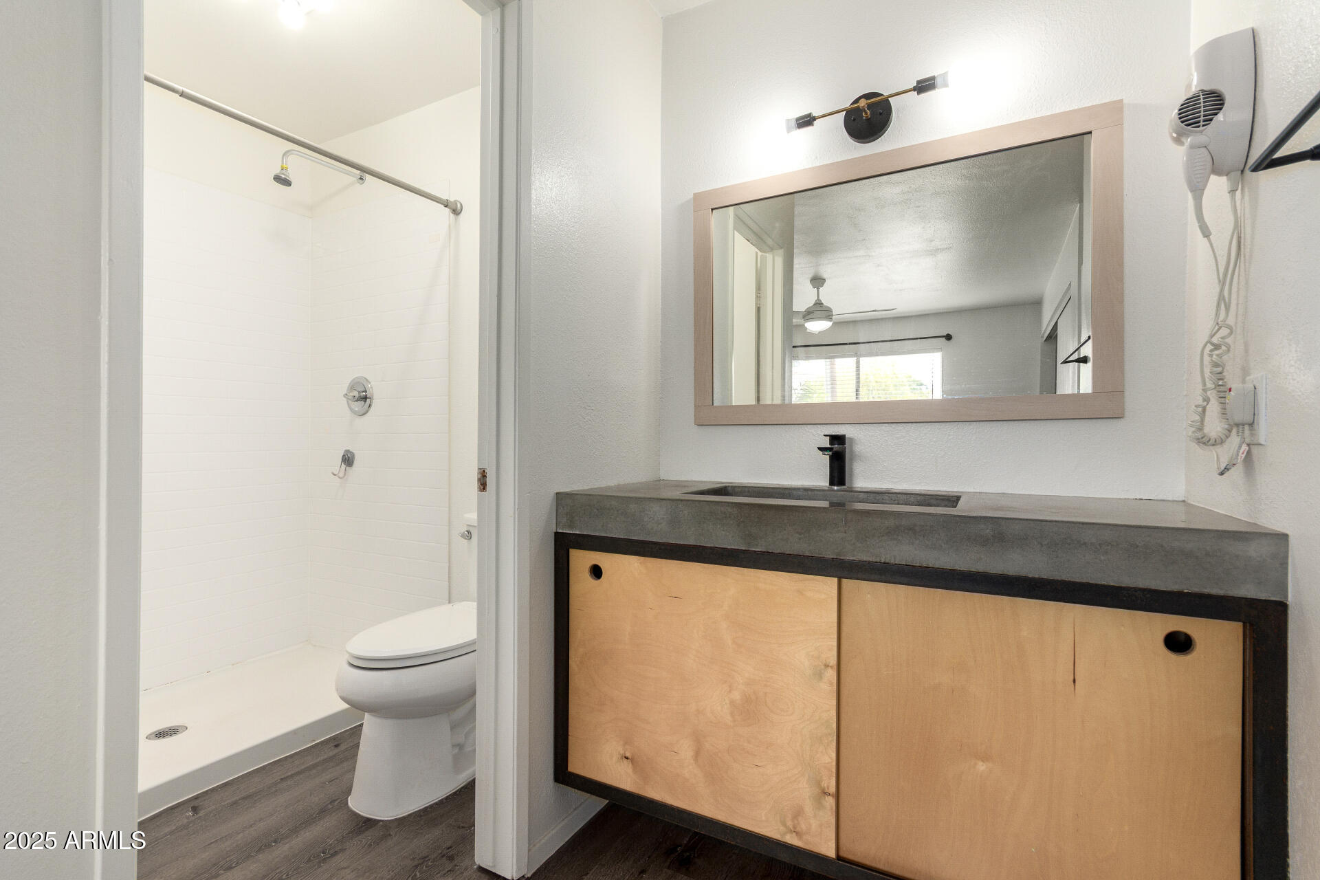 5525 East Thomas Road, Unit C1 Phoenix, AZ 85018 - Photo 17 of 27 19 - Thomas