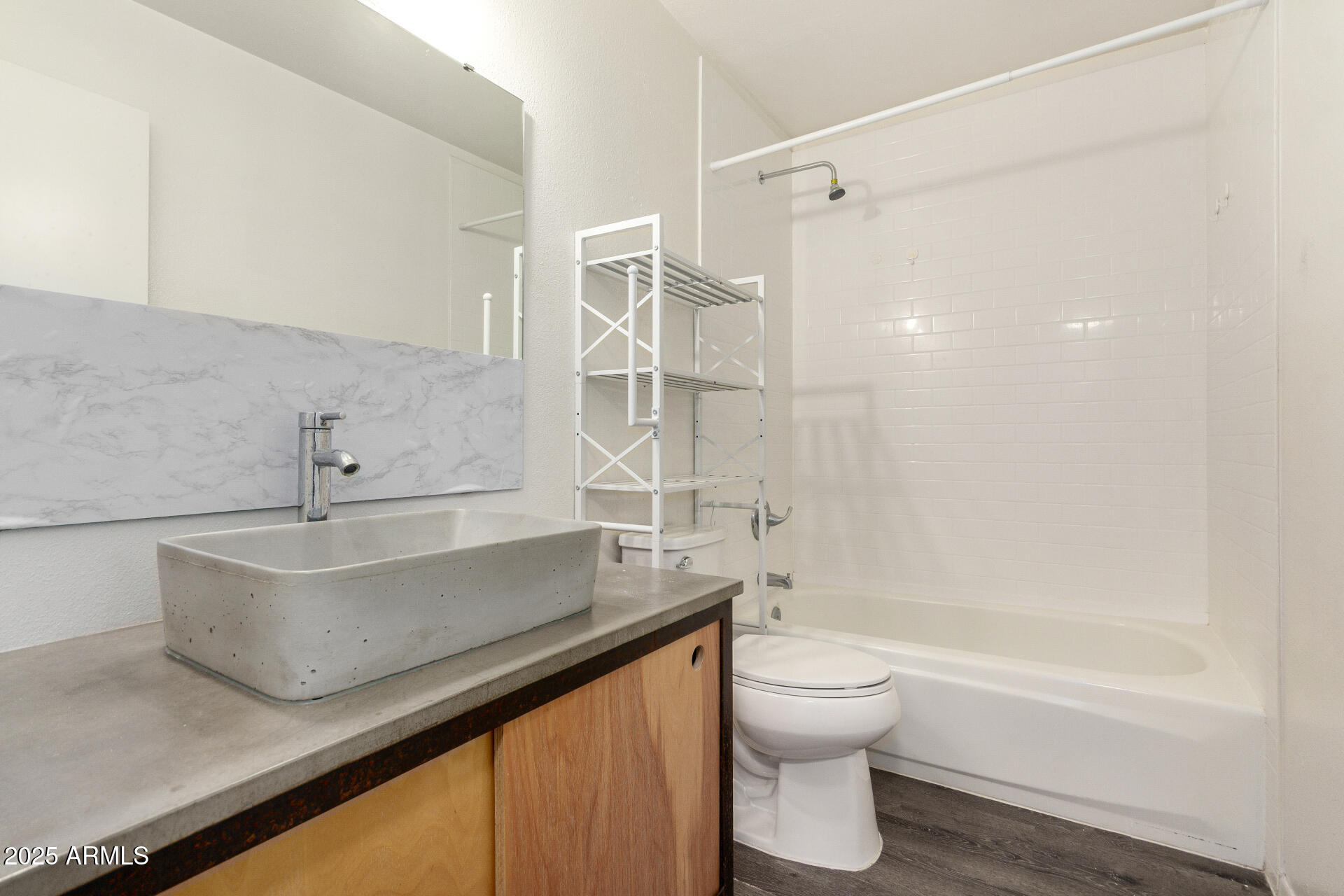 5525 East Thomas Road, Unit C1 Phoenix, AZ 85018 - Photo 20 of 27 23 - Thomas