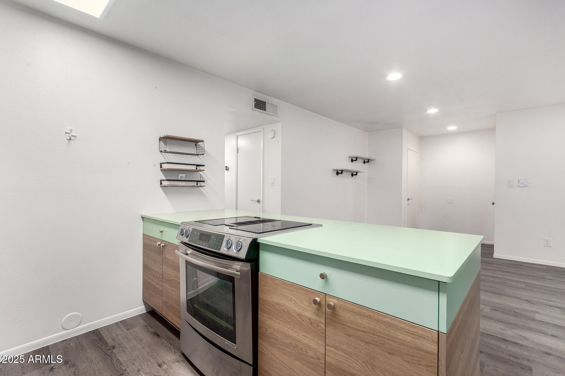 5525 East Thomas Road, Unit C1 Phoenix, AZ 85018 - Photo 10 of 27 12 - Thomas