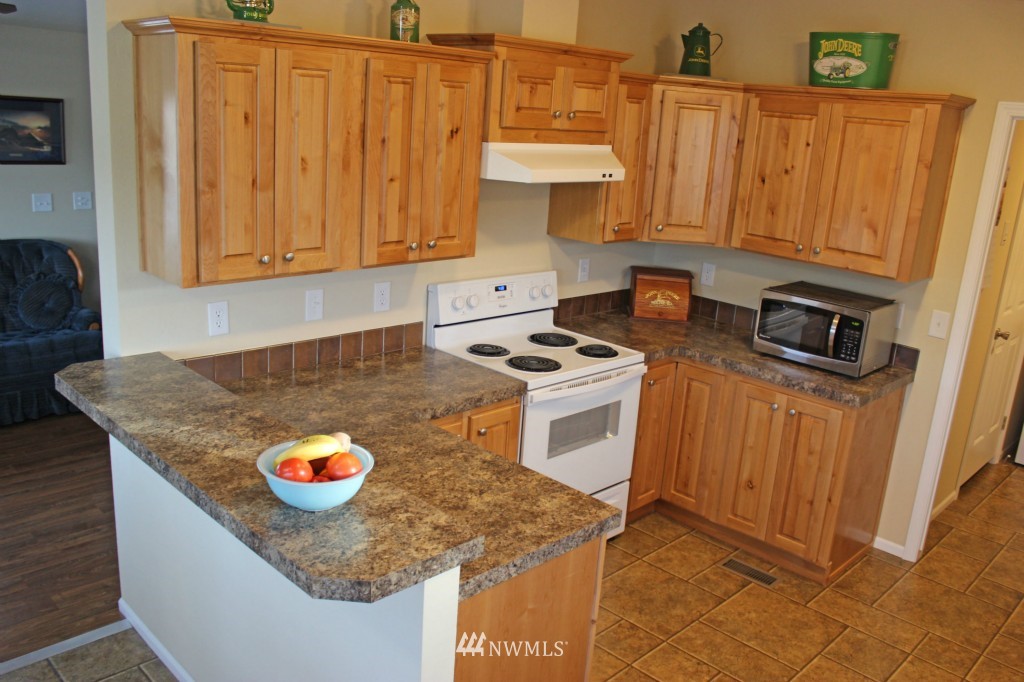 18005 Seco Lane Rochester, WA 98579 - Photo 4 of 21