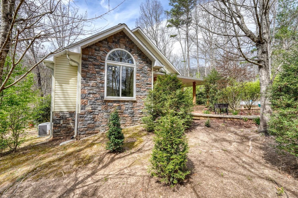 339 Henderson Road Young Harris, GA 30582 - Photo 3 of 51