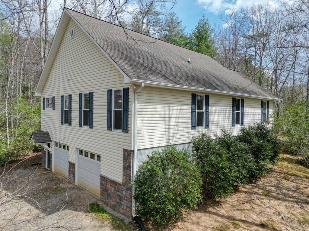 339 Henderson Road Young Harris, GA 30582 - Photo 4 of 51