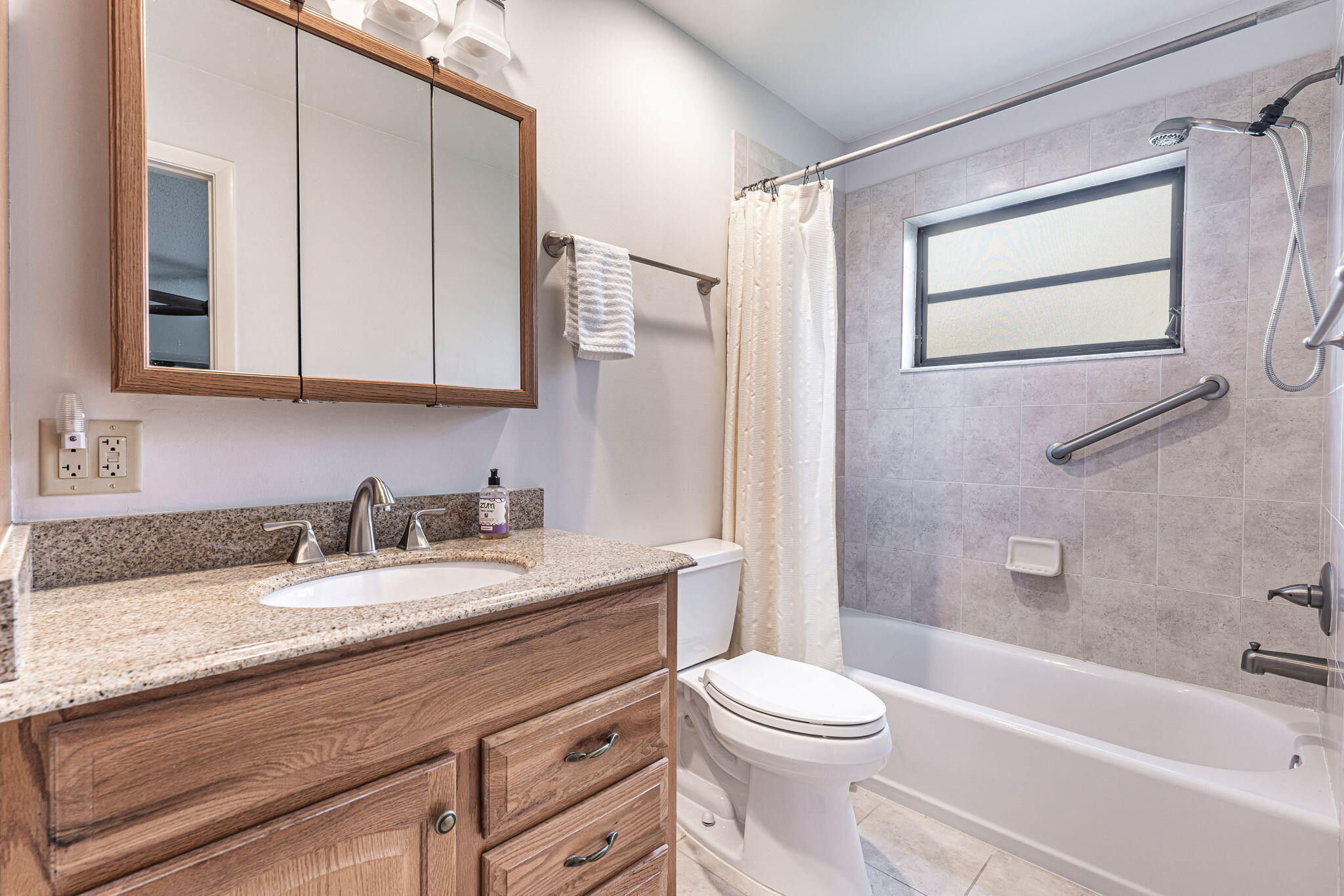 13953 Nesting Way, Unit D Delray Beach, FL 33484 - Photo 29 of 44 Master Bathroom