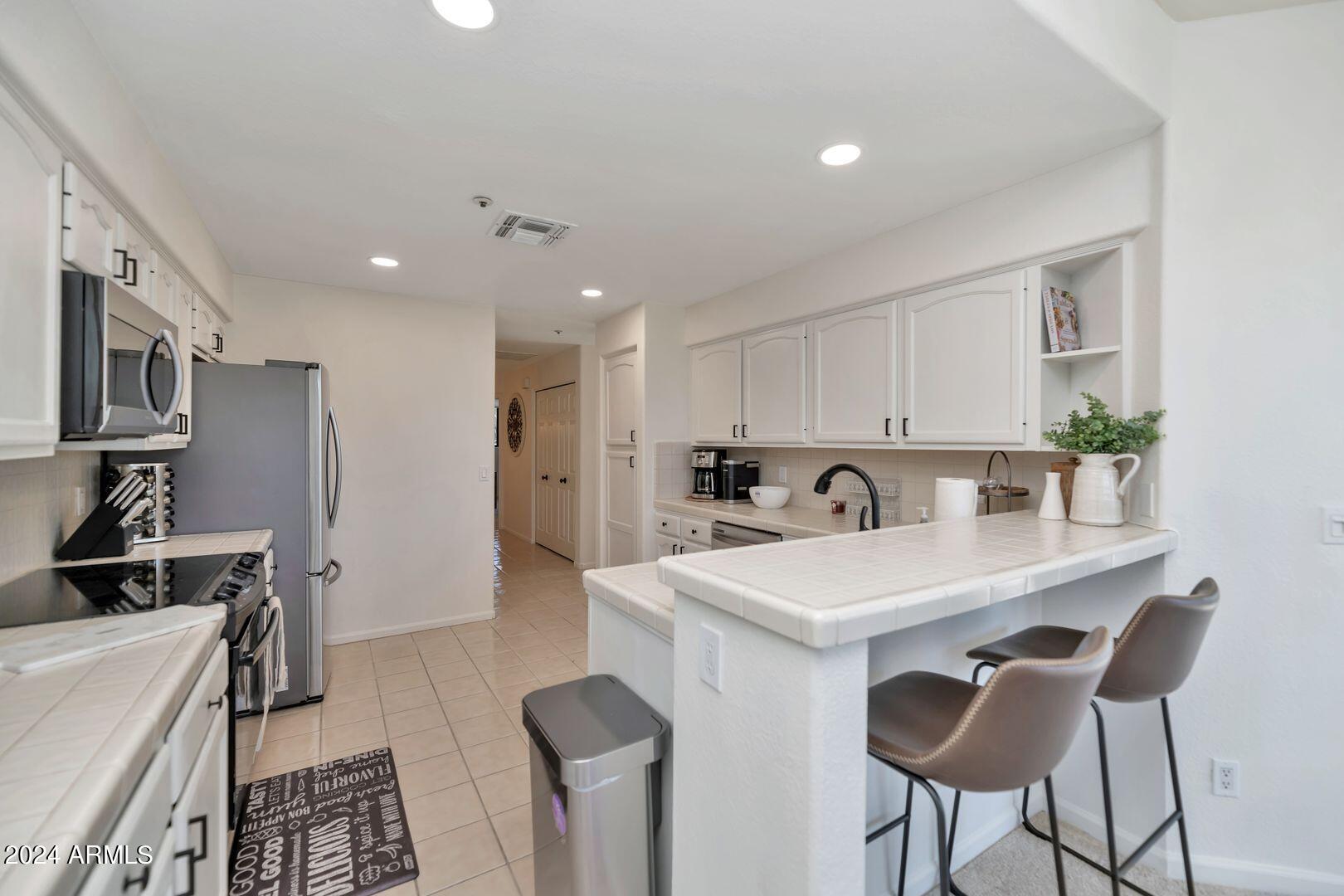 7700 East Gainey Ranch Road, Unit 215 Scottsdale, AZ 85258 - Photo 9 of 24 Kitchen