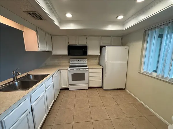$1,750 | 2220 Bancroft Circle South, Unit D, Palm Harbor, FL 34683