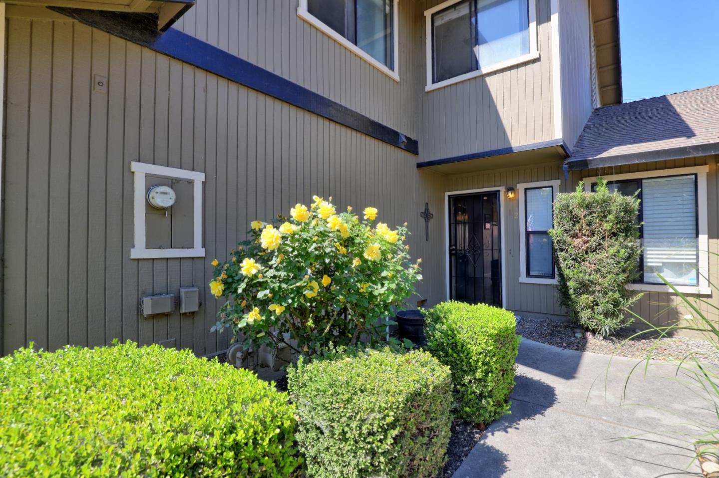 801 Nash Road, Unit I2 Hollister, CA 95023 - Photo 2 of 26 a front view of a house with garden