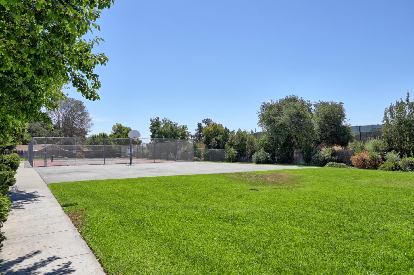 801 Nash Road, Unit I2 Hollister, CA 95023 - Photo 25 of 26 a view of a backyard with a garden
