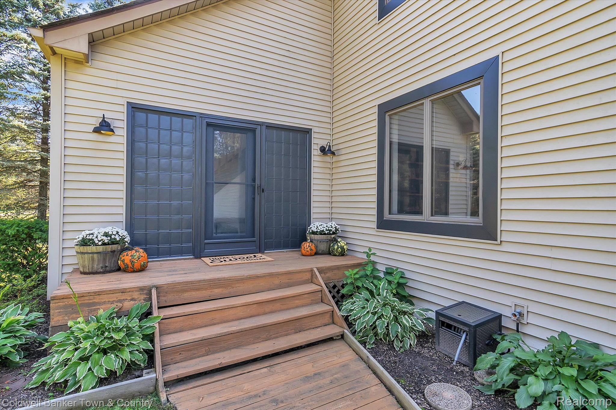 7110 Bergin Road Howell, MI 48843 - Photo 5 of 65 Welcome home!