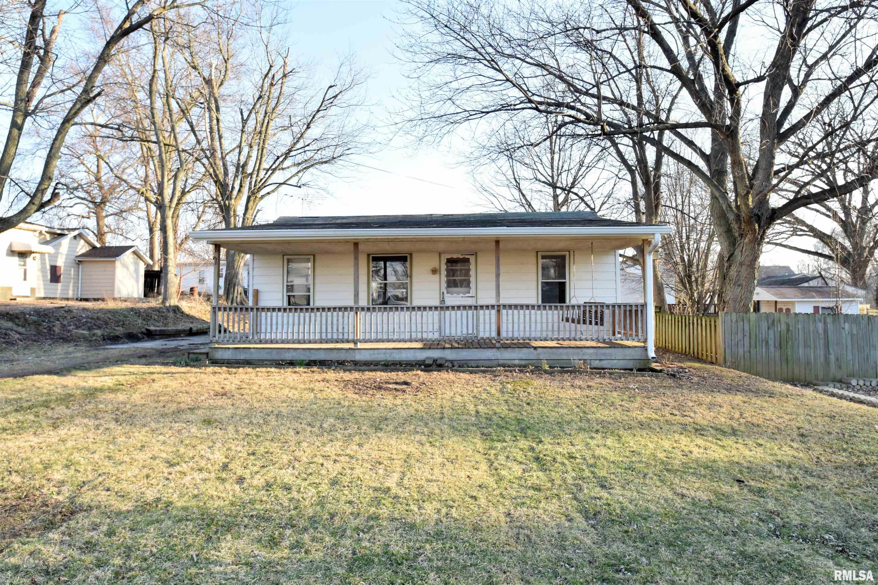 328 East High Street Creve Coeur, IL 61610 - Photo 1 of 30