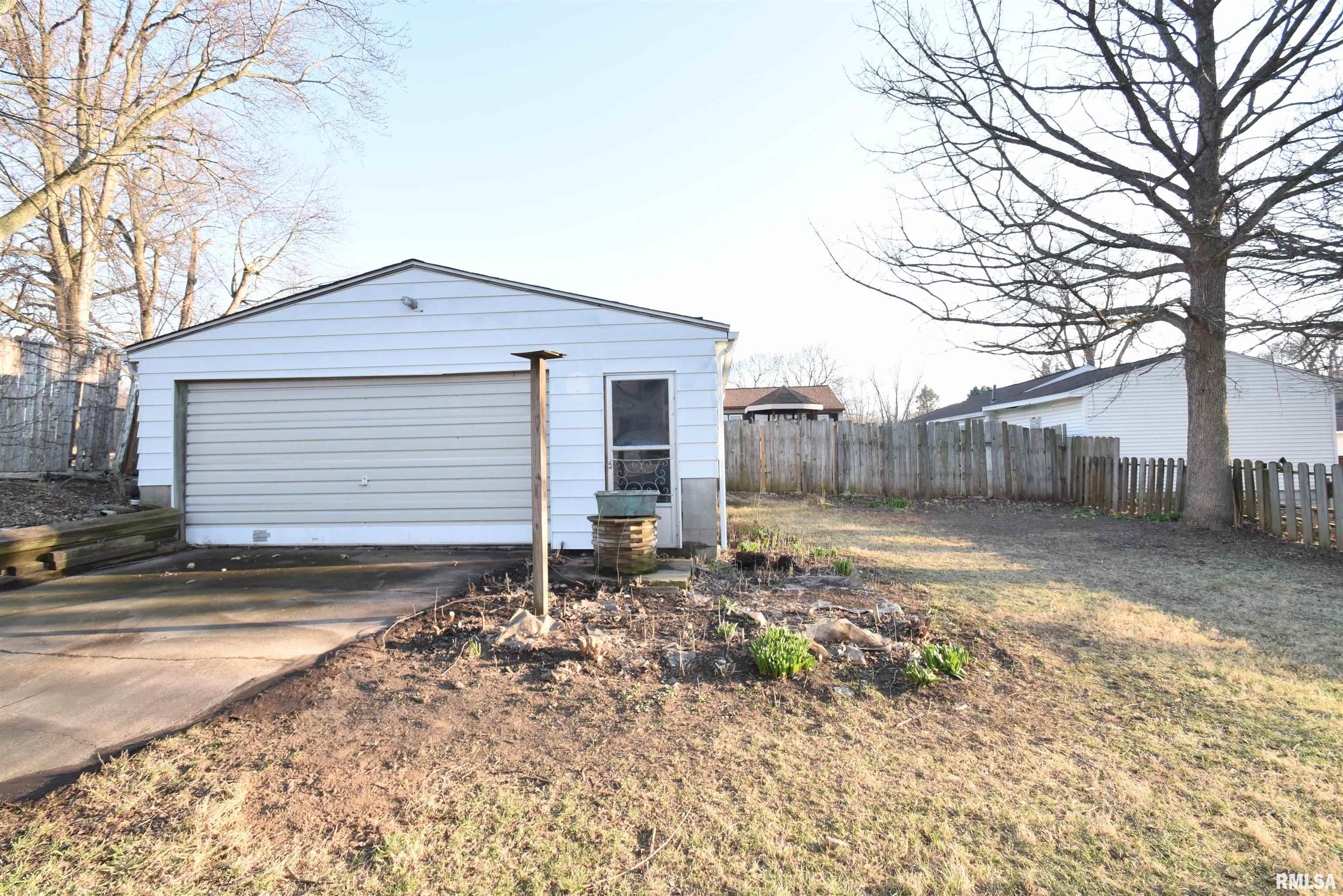 328 East High Street Creve Coeur, IL 61610 - Photo 4 of 30