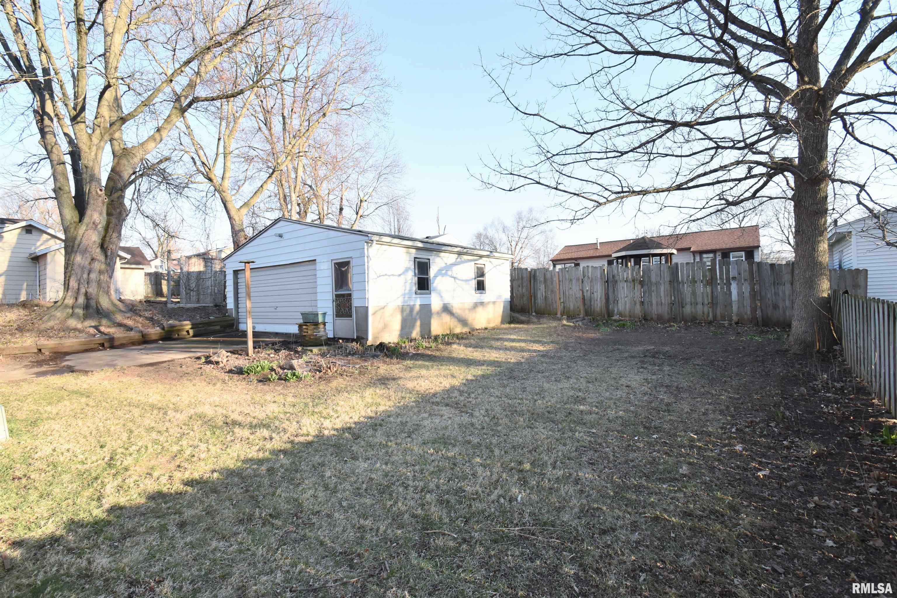 328 East High Street Creve Coeur, IL 61610 - Photo 5 of 30