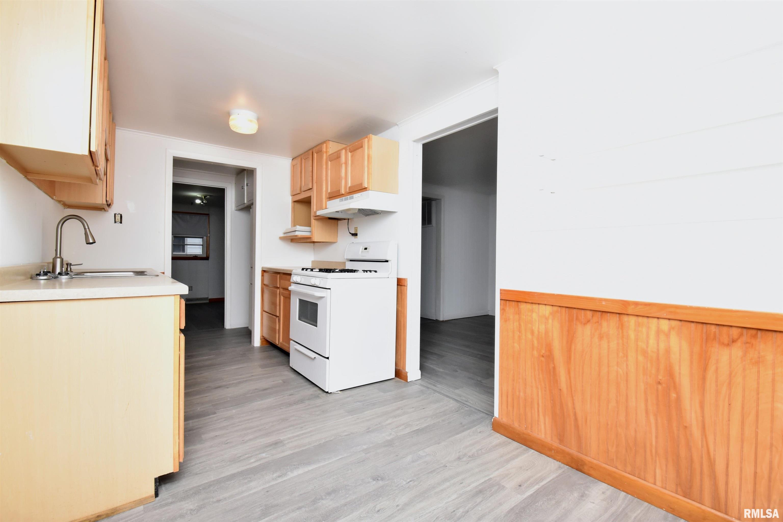 328 East High Street Creve Coeur, IL 61610 - Photo 8 of 30