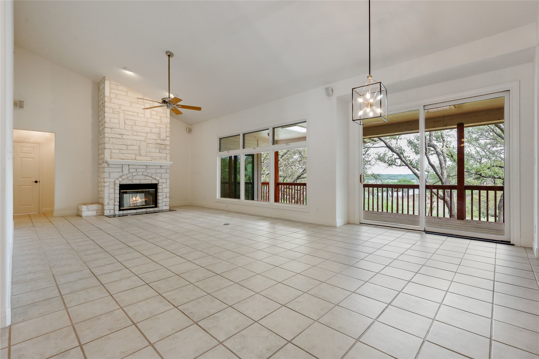 21604 Arrowhead Point Lago Vista, TX 78645 - Photo 13 of 40
