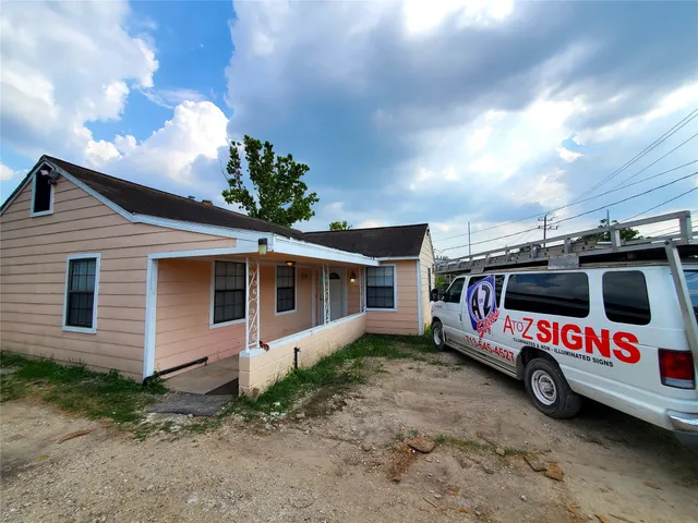 $430,000 | 3135 Golfcrest Boulevard, Houston, TX 77087