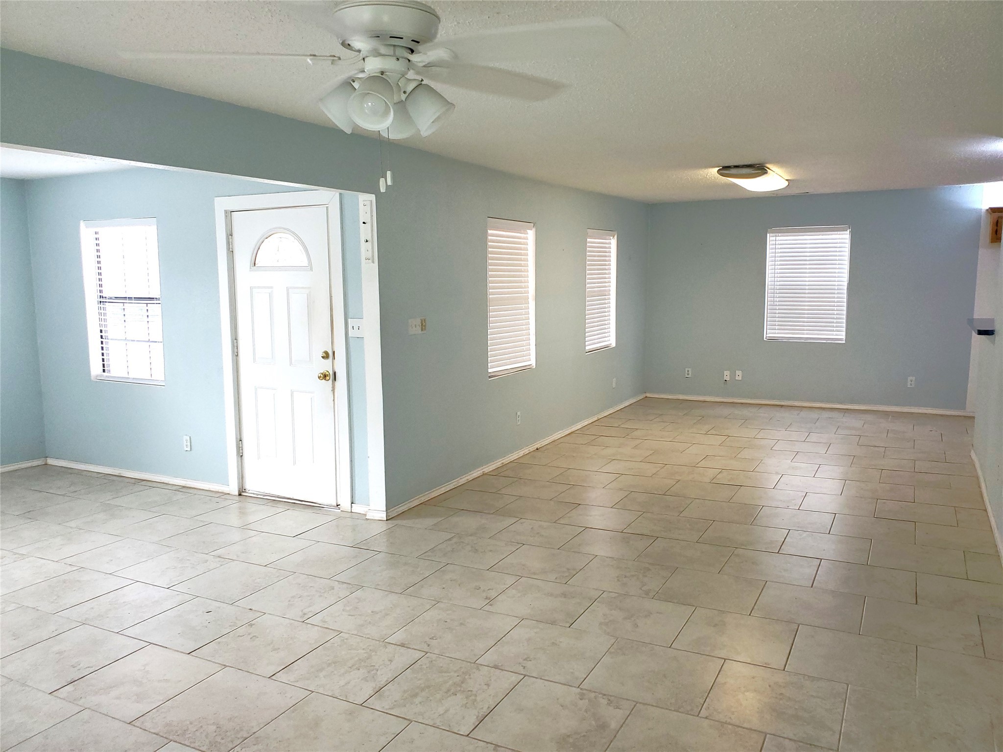 3135 Golfcrest Boulevard Houston, TX 77087 - Photo 3 of 21