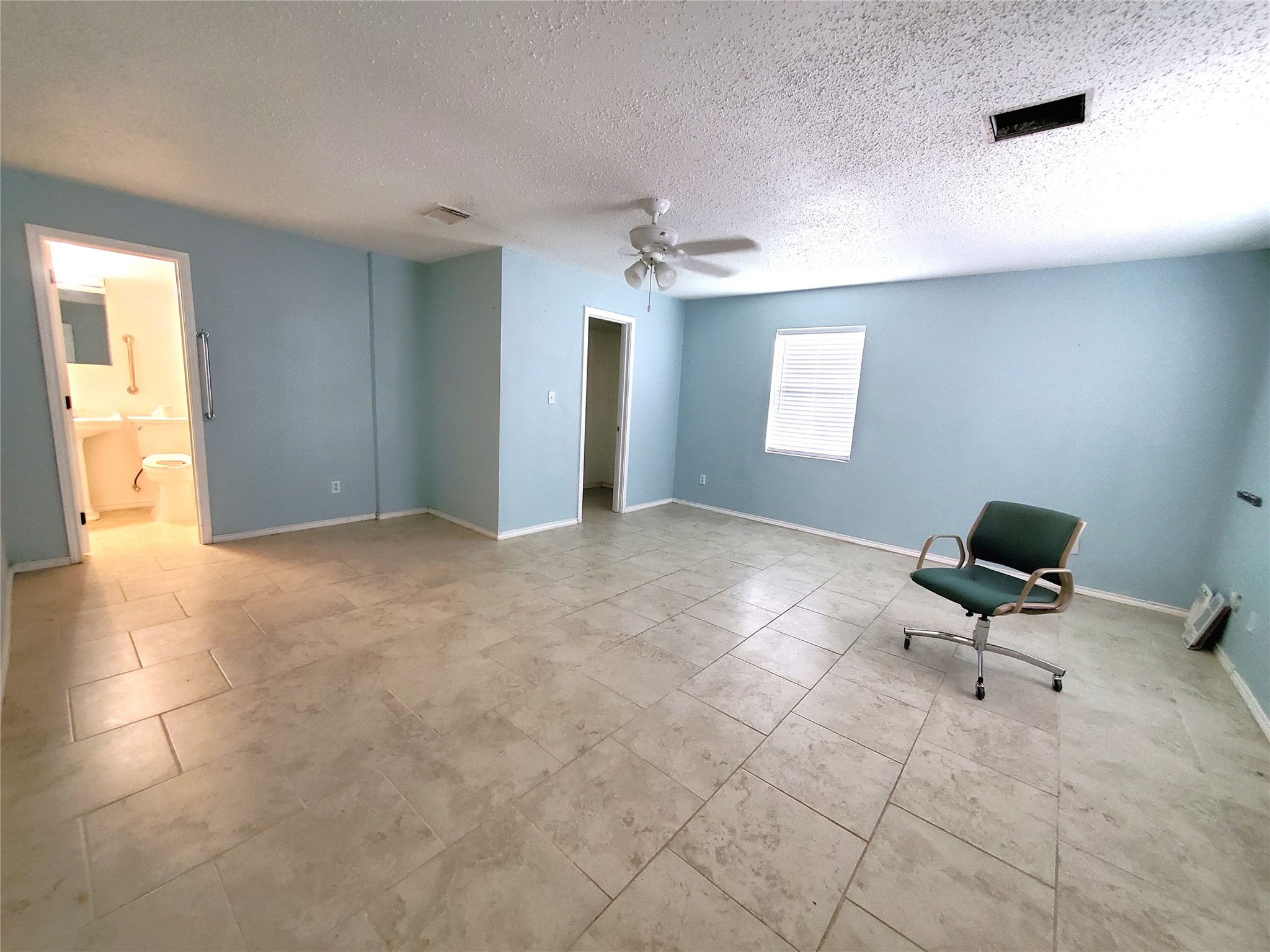 3135 Golfcrest Boulevard Houston, TX 77087 - Photo 4 of 21