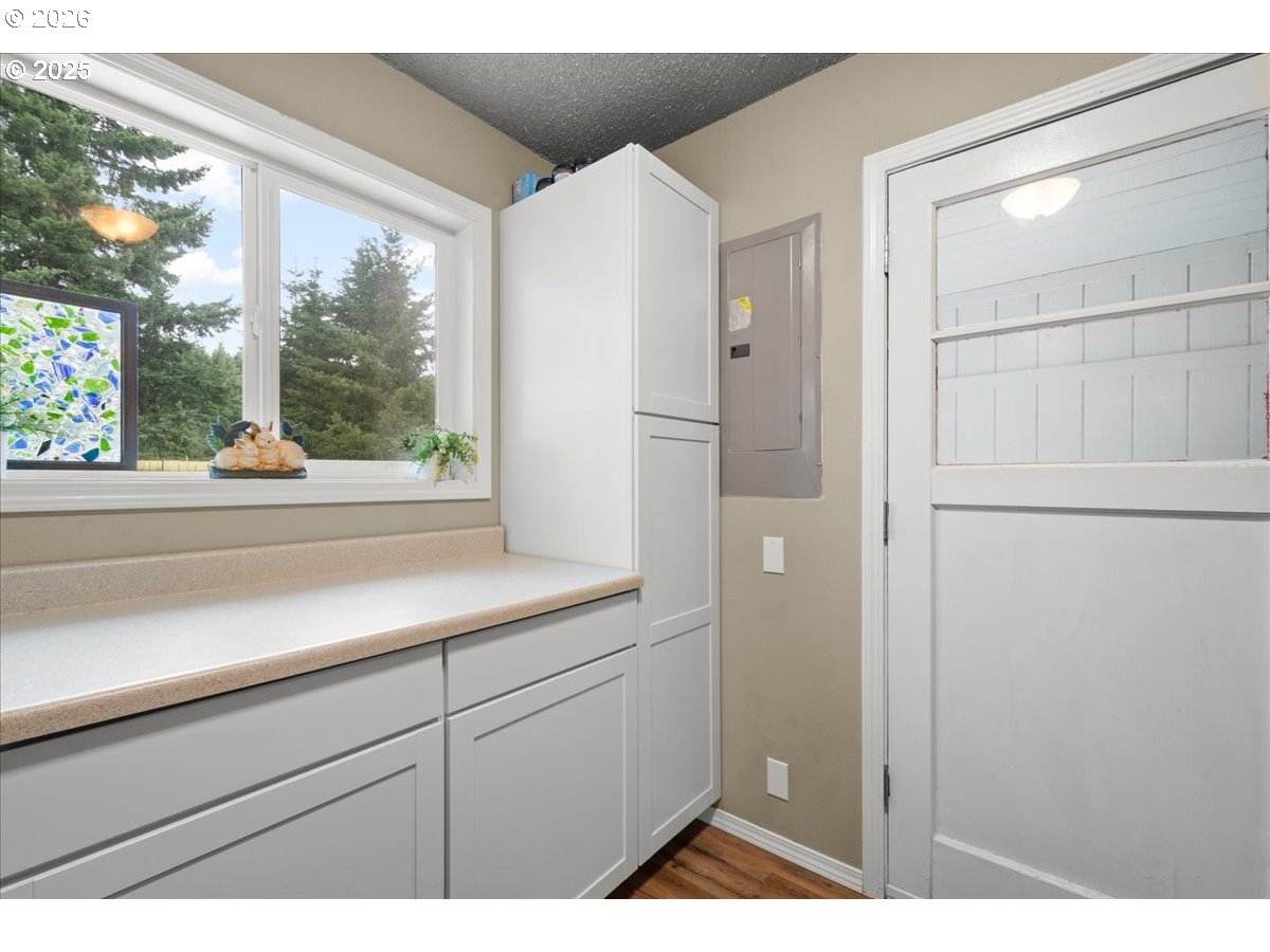 1415 Sightly Road Toutle, WA 98649 - Photo 19 of 36 a bathroom with a sink and a large mirror