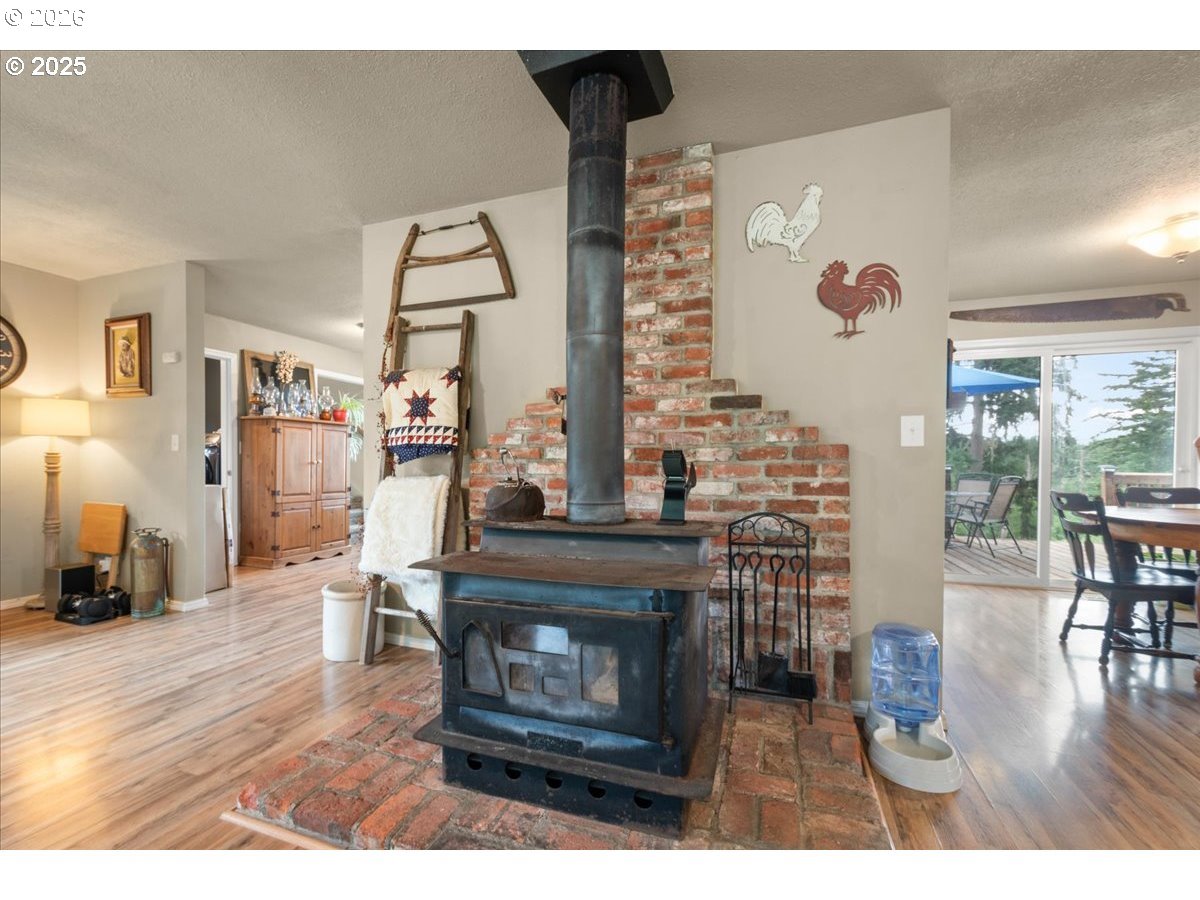 1415 Sightly Road Toutle, WA 98649 - Photo 7 of 36 a living room with furniture and a fireplace