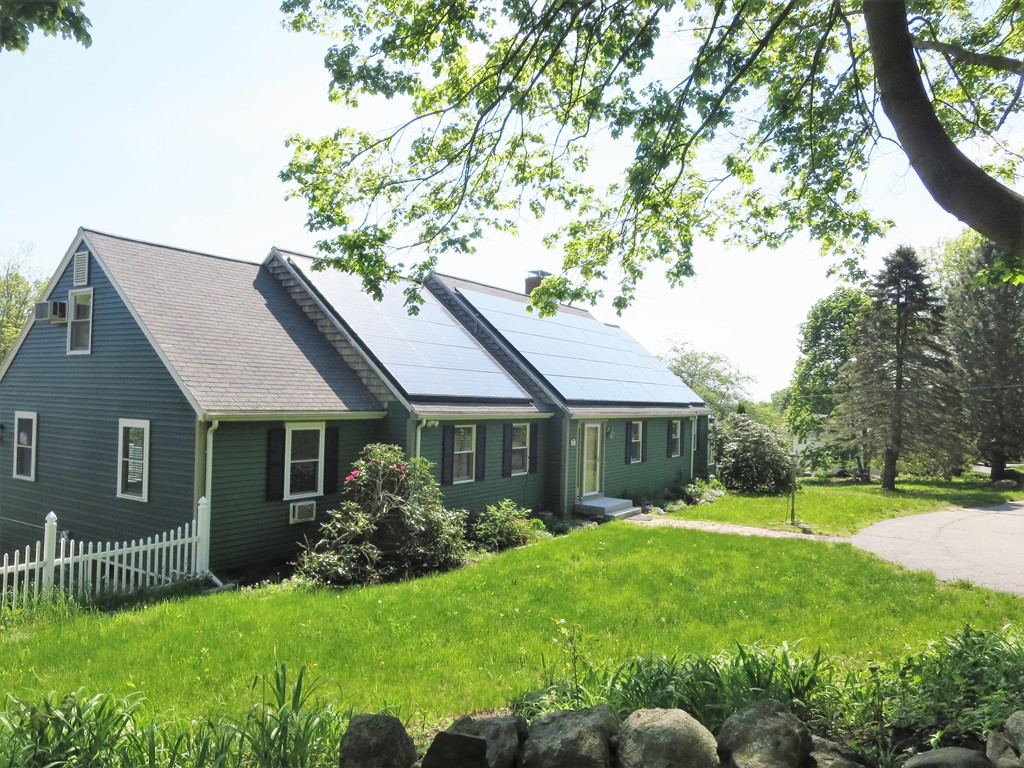 46 Wenham Road Topsfield, MA 01983 - Photo 1 of 28 Gallery Image 1