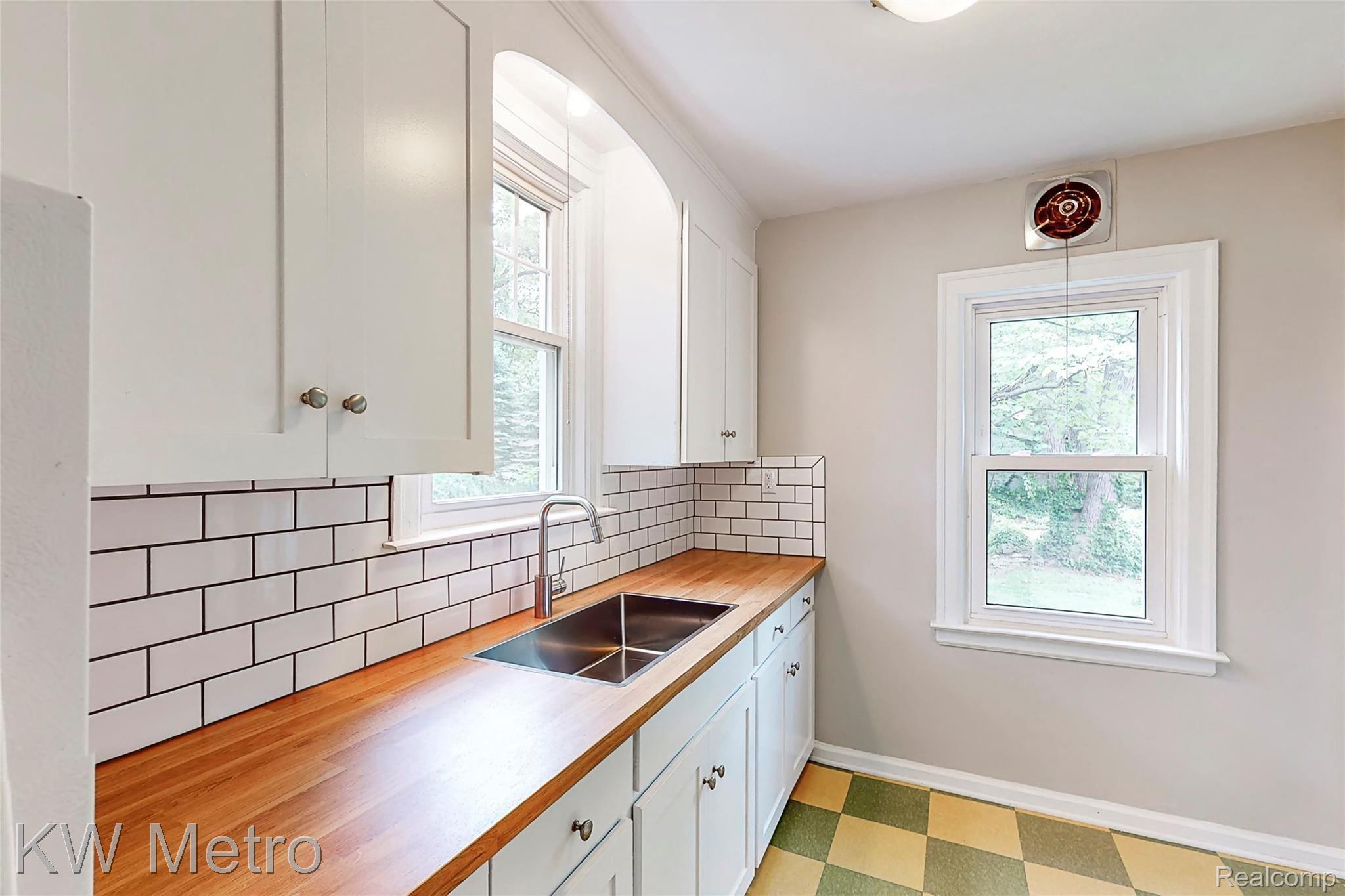 56 Kensington Boulevard Pleasant Ridge, MI 48069 - Photo 13 of 29 KITCHEN