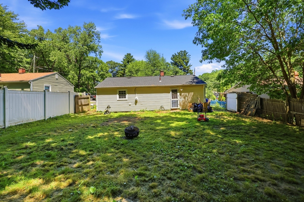 9 Woodcliff Street Springfield, MA 01111 - Photo 17 of 18