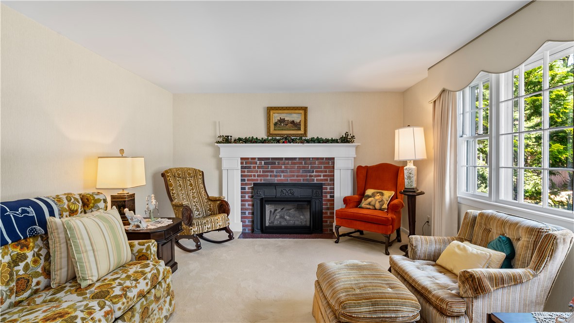 32 Short Road North Kingstown, RI 02852 - Photo 9 of 42 Gallery Image 9