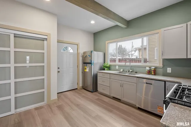 $289,000 | 1203 West Locust Street, Davenport, IA 52804