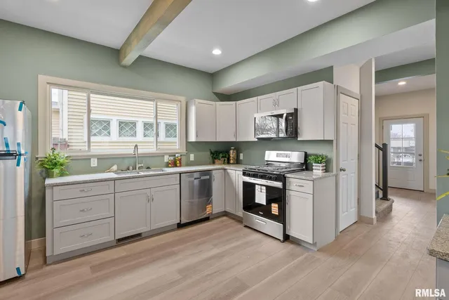 $289,000 | 1203 West Locust Street, Davenport, IA 52804