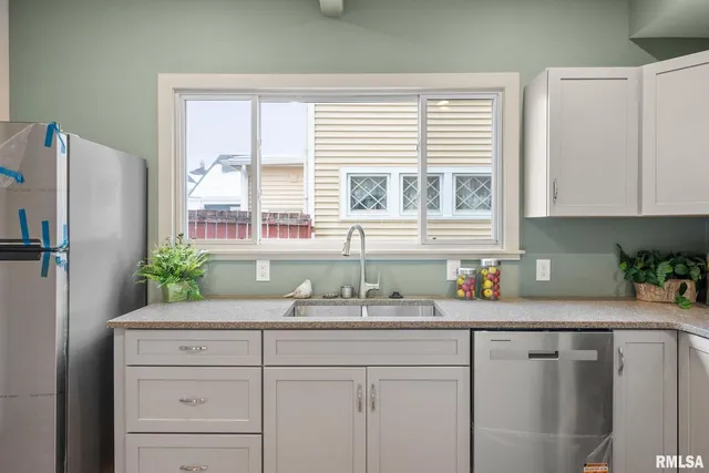 $289,000 | 1203 West Locust Street, Davenport, IA 52804