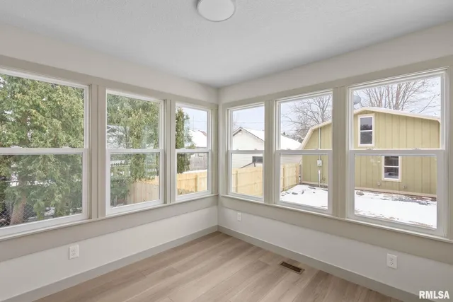 $289,000 | 1203 West Locust Street, Davenport, IA 52804