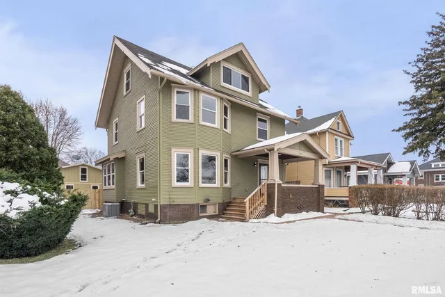 $289,000 | 1203 West Locust Street, Davenport, IA 52804