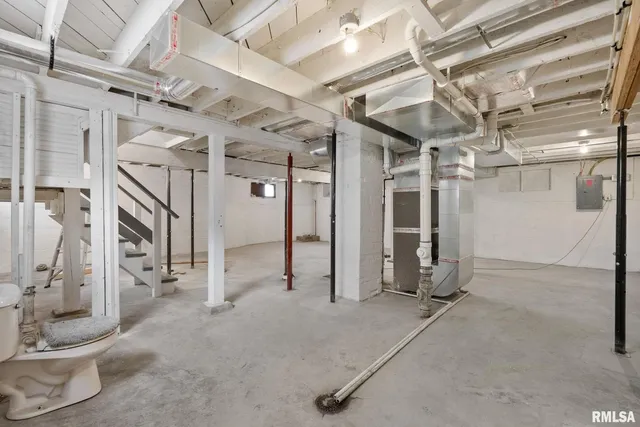 $289,000 | 1203 West Locust Street, Davenport, IA 52804