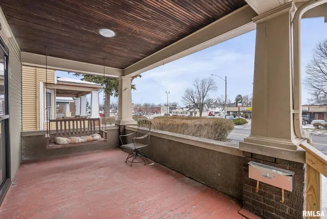 $289,000 | 1203 West Locust Street, Davenport, IA 52804