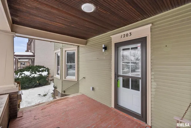 $289,000 | 1203 West Locust Street, Davenport, IA 52804