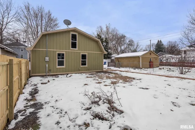 $289,000 | 1203 West Locust Street, Davenport, IA 52804