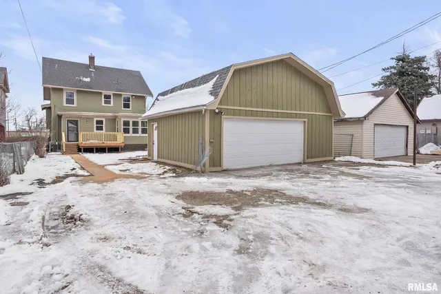 $289,000 | 1203 West Locust Street, Davenport, IA 52804