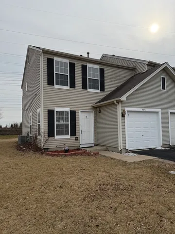 $249,000 | 923 East Savannah Drive, Romeoville, IL 60446
