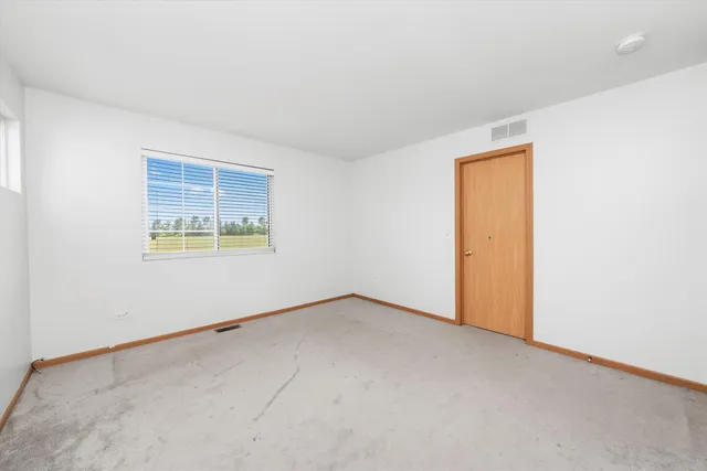 $249,000 | 923 East Savannah Drive, Romeoville, IL 60446